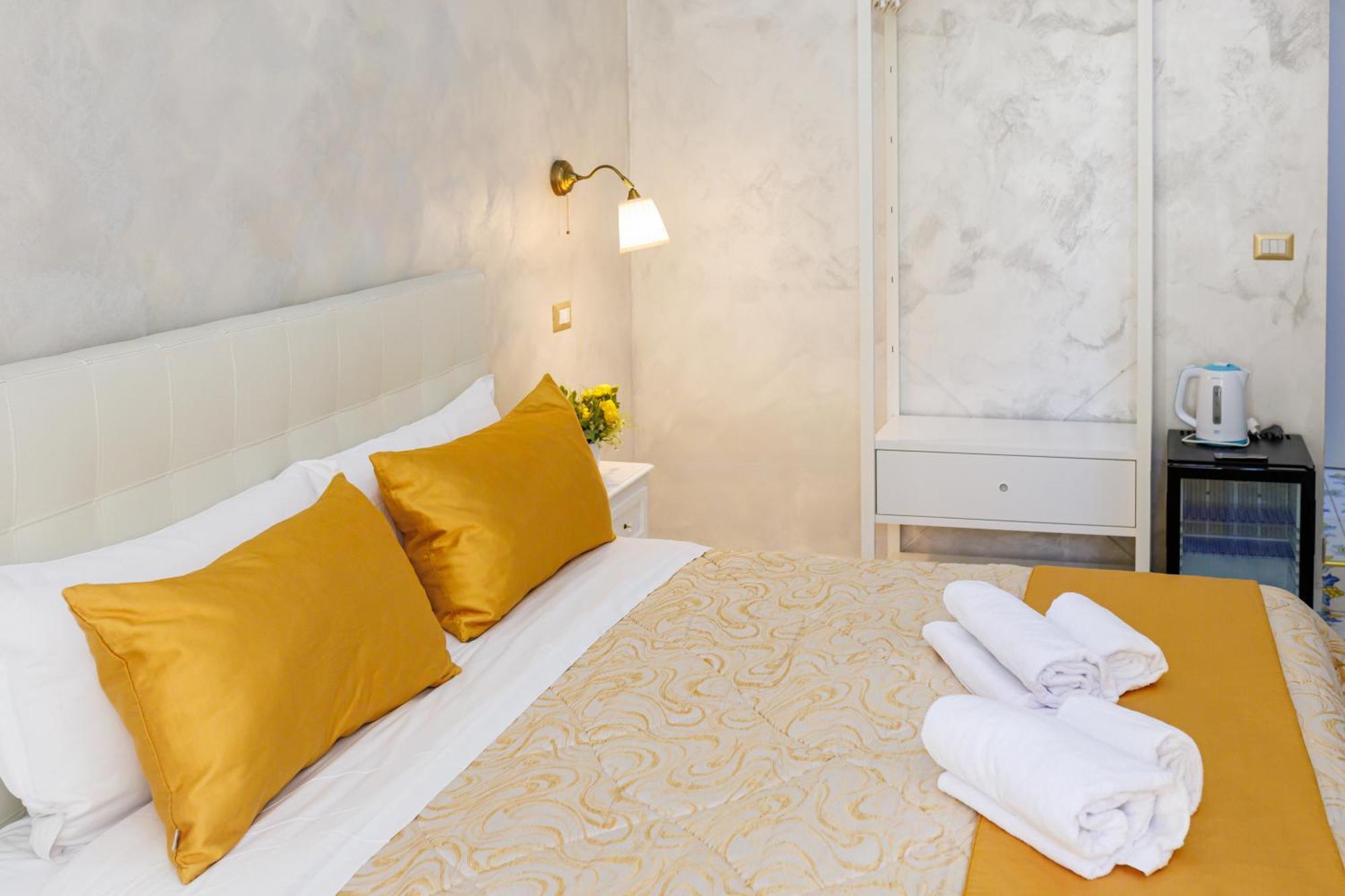 Alma Adry Bed & Breakfast Napoli Bagian luar foto